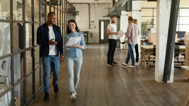 Business,People,At,Work,In,A,Busy,Office,Space