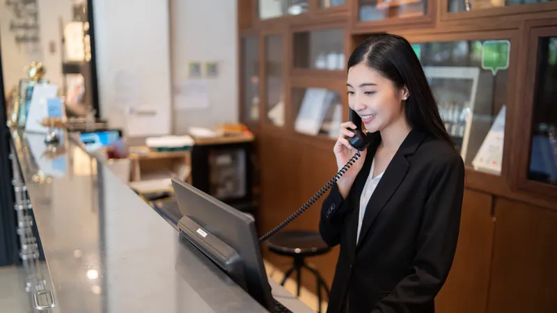 Welcome,To,The,Hotel,happy,Young,Asian,Woman,Hotel,Receptionist,Worker