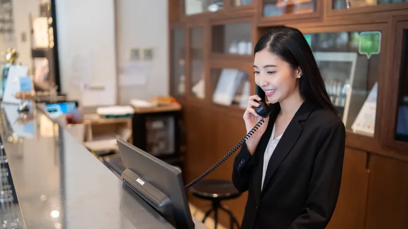 Welcome,To,The,Hotel,happy,Young,Asian,Woman,Hotel,Receptionist,Worker