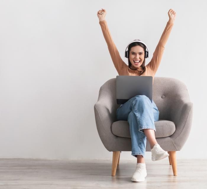 woman at chair with laptop